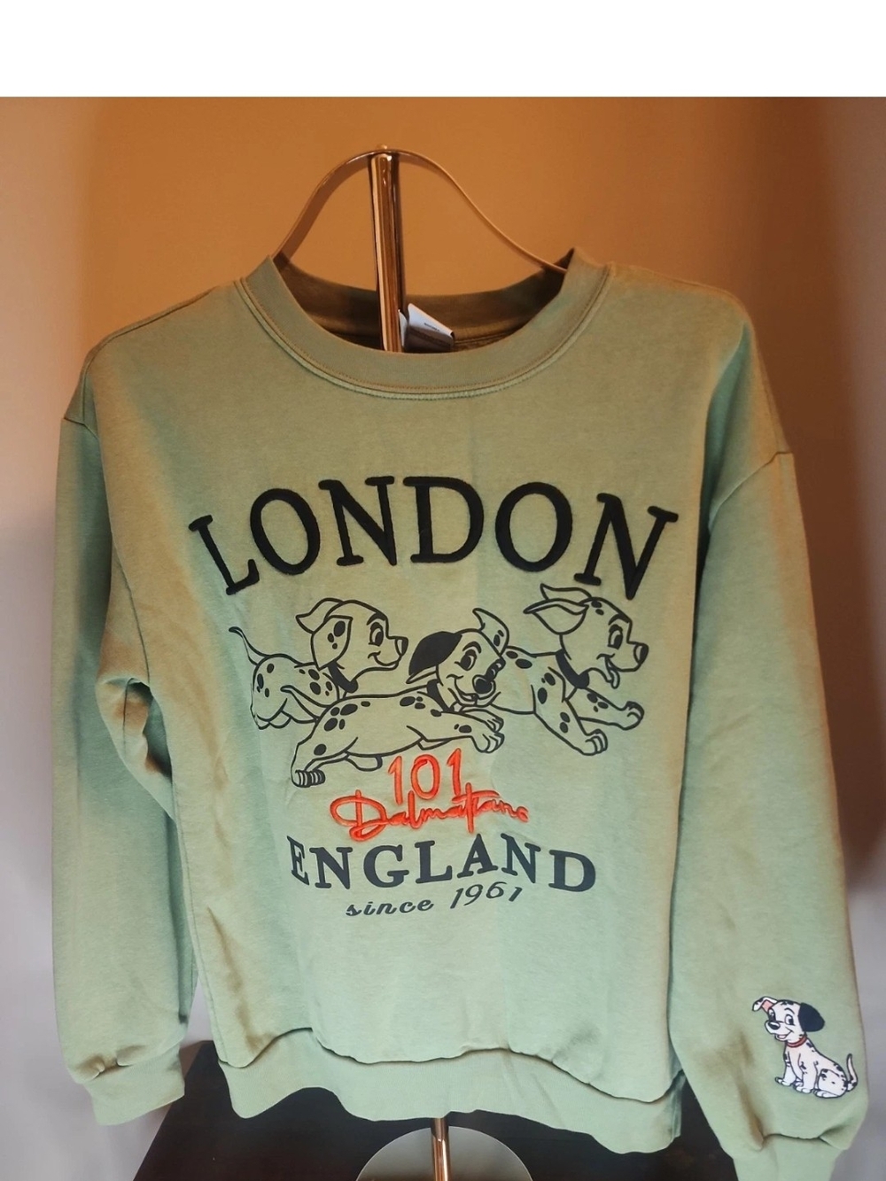 Women's 101 Dalmatians London England Green Sweatshirt Size Small
